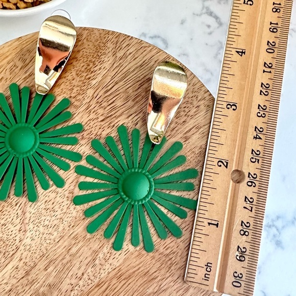 2/$30šµ Green Sunburst Flower Metal Earrings Jewelry Gift Boho Large Statement - Picture 5 of 10